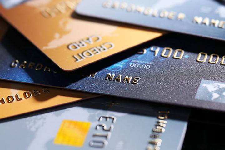 Comment rembourser une carte de crédit rapidement?